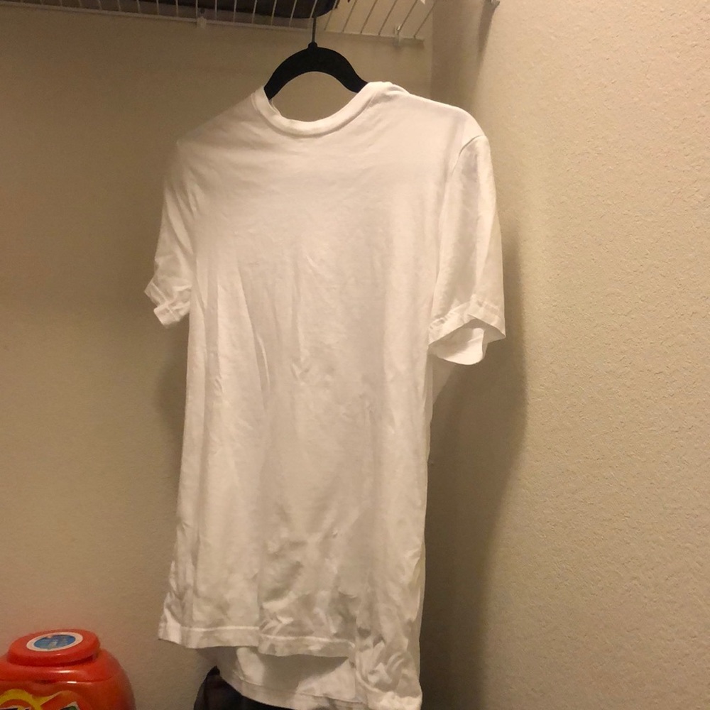 WHITE H&M TEE - NO STAINS!!